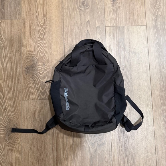 Patagonia Black Atom 20 L Backpack - Picture 1 of 5